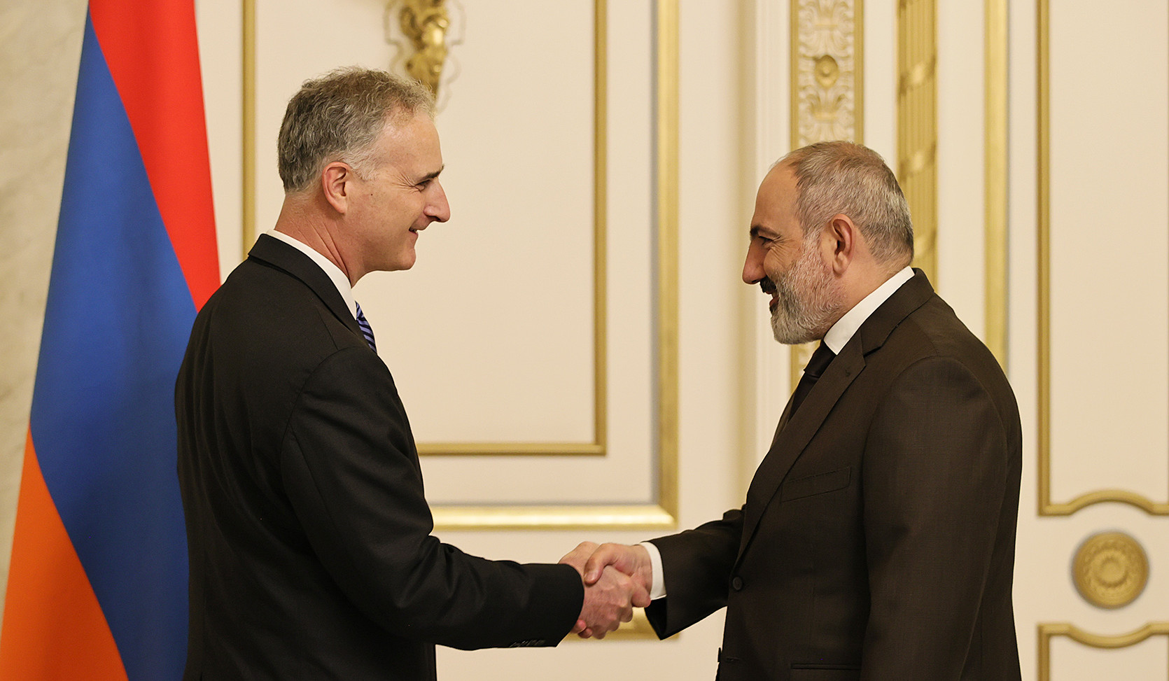 Prime Minister Pashinyan receives Louis Bono